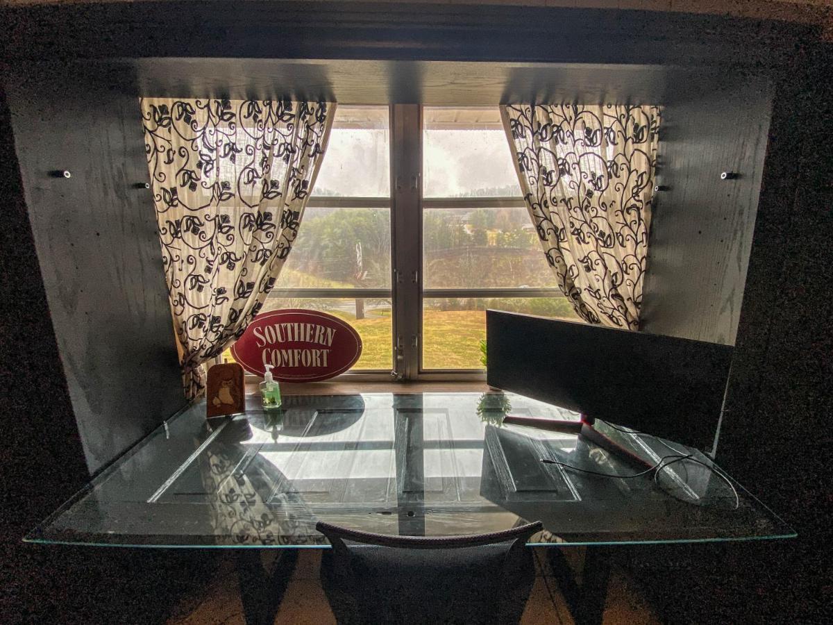 Mid-Century Vintage Brick Ranch Upstairs Guesthouse Sevierville Exteriér fotografie
