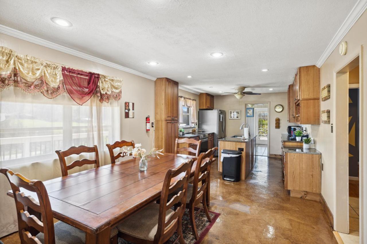 Mid-Century Vintage Brick Ranch Upstairs Guesthouse Sevierville Exteriér fotografie