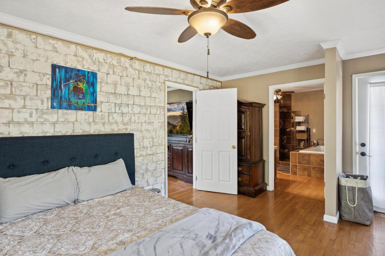 Mid-Century Vintage Brick Ranch Upstairs Guesthouse Sevierville Exteriér fotografie