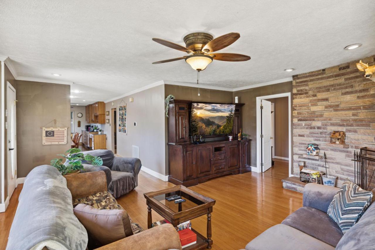 Mid-Century Vintage Brick Ranch Upstairs Guesthouse Sevierville Exteriér fotografie