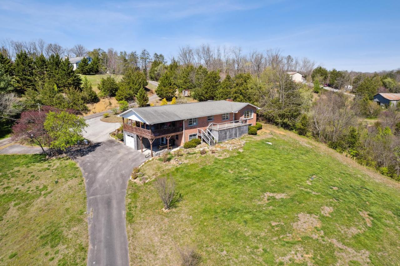 Mid-Century Vintage Brick Ranch Upstairs Guesthouse Sevierville Exteriér fotografie