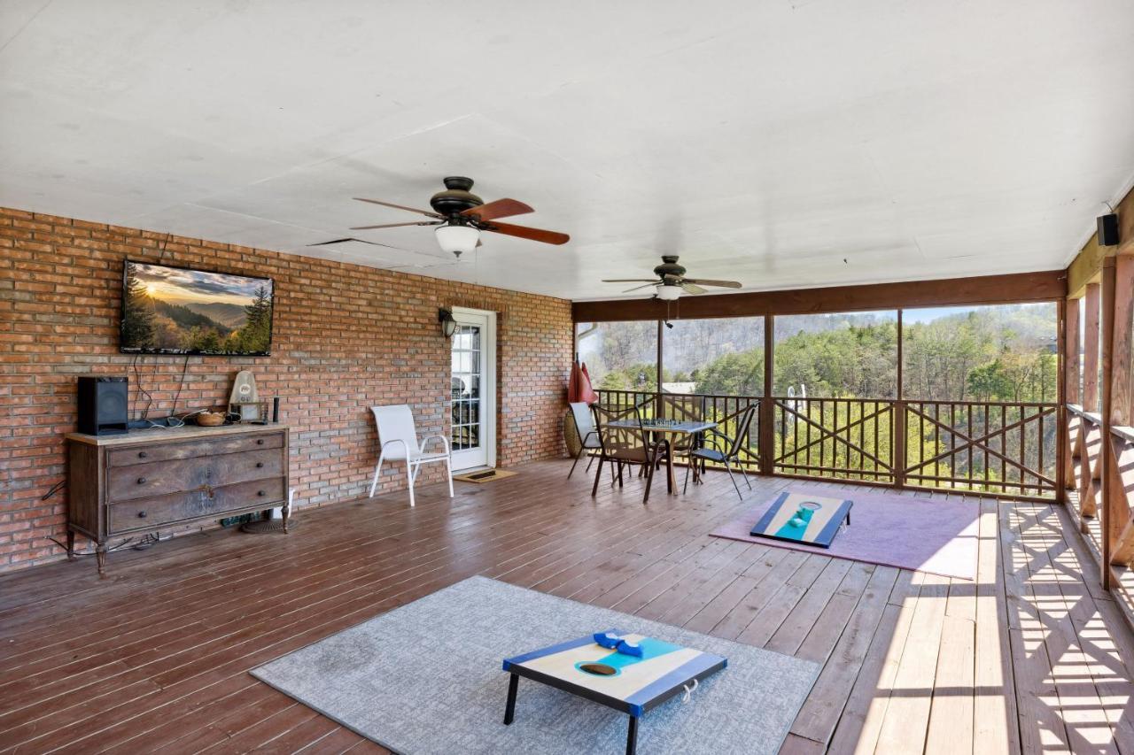 Mid-Century Vintage Brick Ranch Upstairs Guesthouse Sevierville Exteriér fotografie