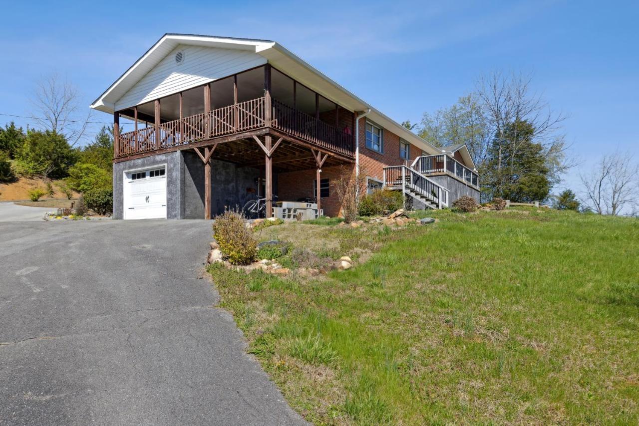 Mid-Century Vintage Brick Ranch Upstairs Guesthouse Sevierville Exteriér fotografie