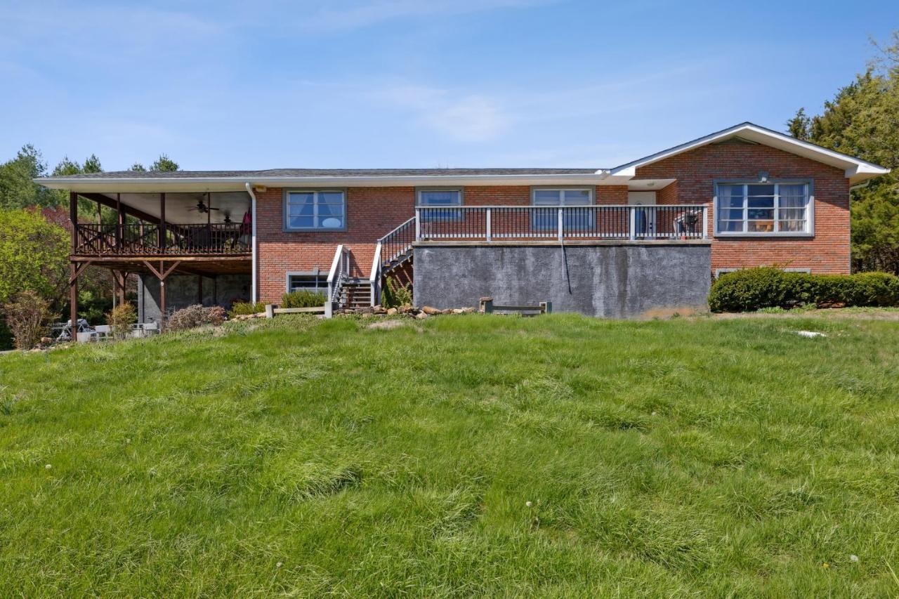 Mid-Century Vintage Brick Ranch Upstairs Guesthouse Sevierville Exteriér fotografie