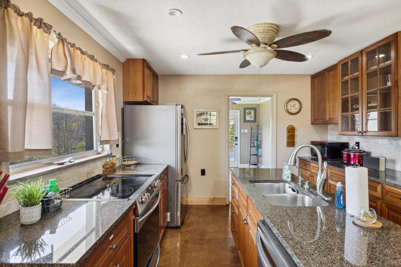 Mid-Century Vintage Brick Ranch Upstairs Guesthouse Sevierville Exteriér fotografie
